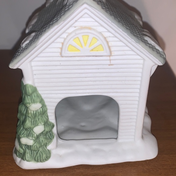 PartyLite Festive Church with Red Door and Green Accents - Picture 4 of 11